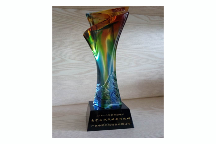 荣获新希望地产合作战略伙伴奖杯